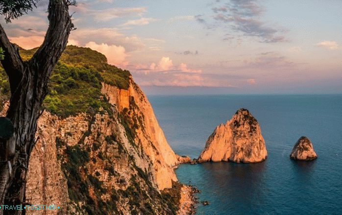 10 grčkih mesta sa najromantičnijim zalascima sunca