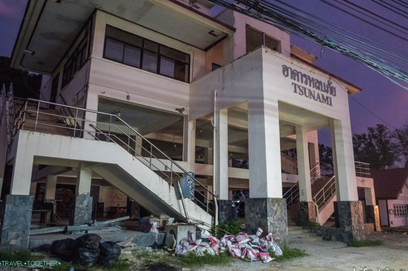 Tsunami Tower na Phi Pi Donu