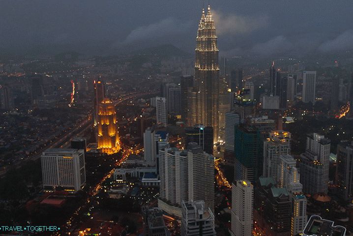 Kuala Lumpur i Petronas kule u večernjim satima