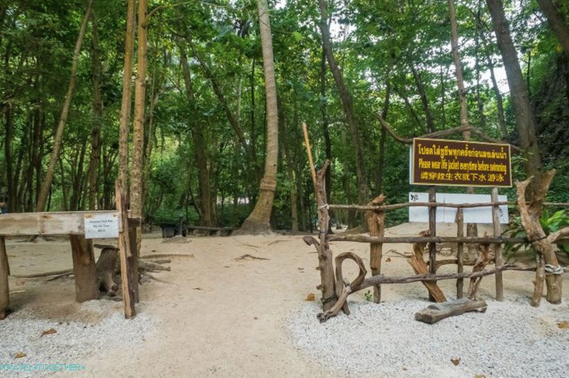 Prođite kroz unutrašnju prevlaku između uvala Luo Sama i Maja Bay
