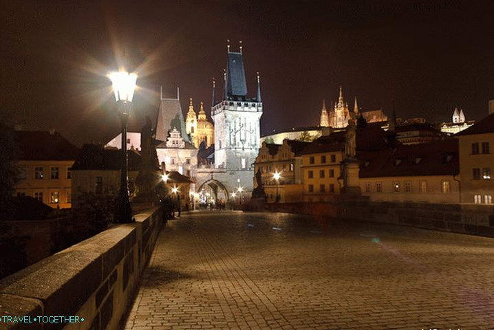 Stari Prag uveče, Karlov most