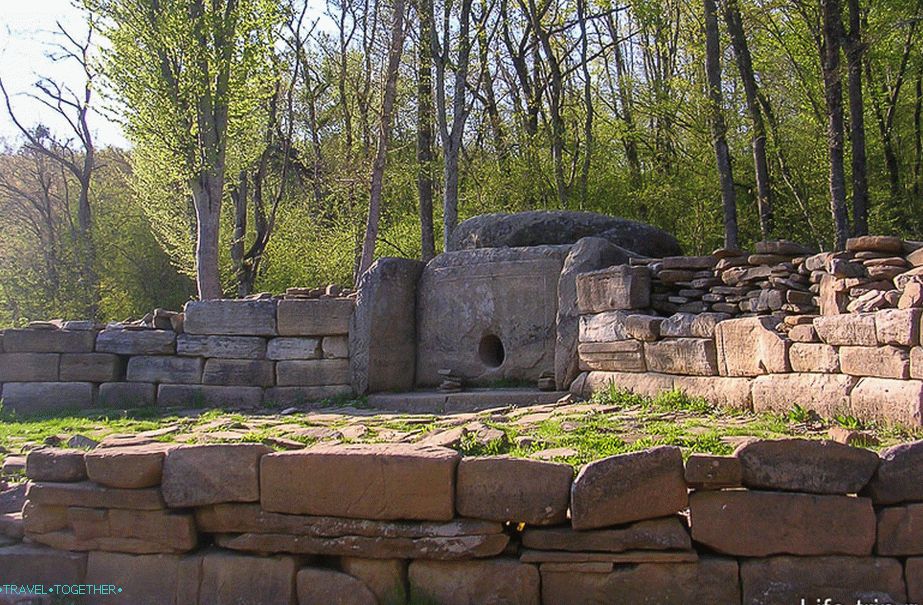 Dolmen (ekumenski) u renesansi na rijeci Zhane