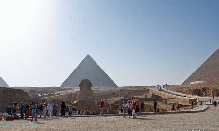 Drevne piramide Egipta i Velike Sfinge.