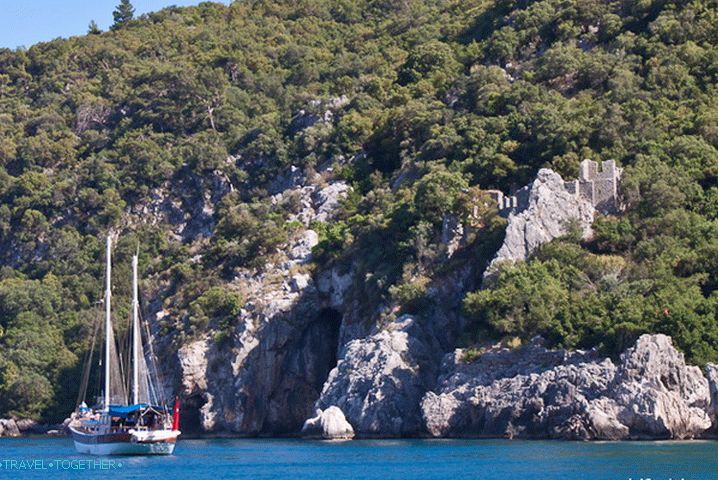 Tvrđava u zalivu Olympos.