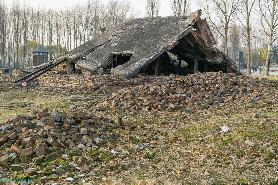 Ruševine raznesenog krematorijuma