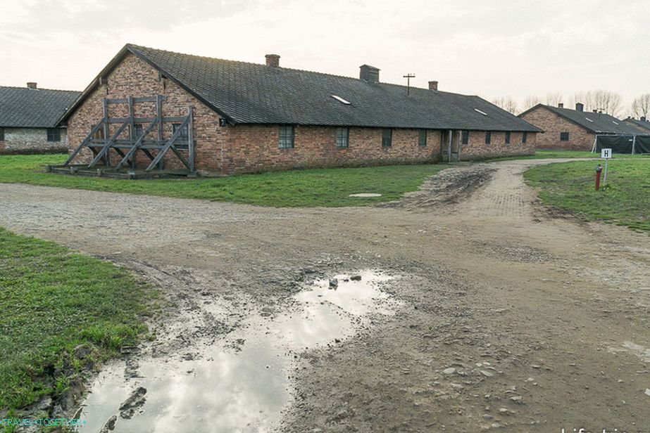 Stambena koliba od cigle