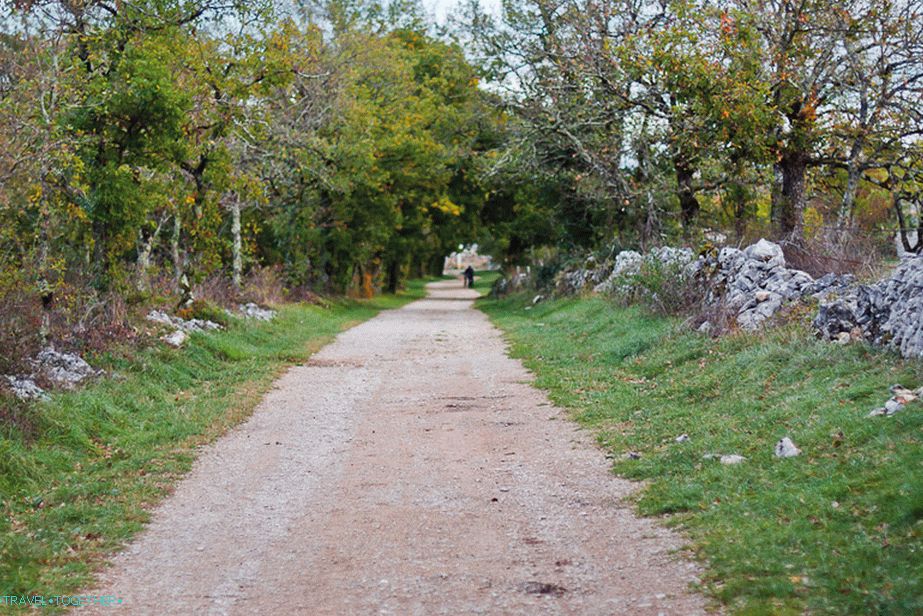 Na ovoj uličici, hodao sam do dolmena