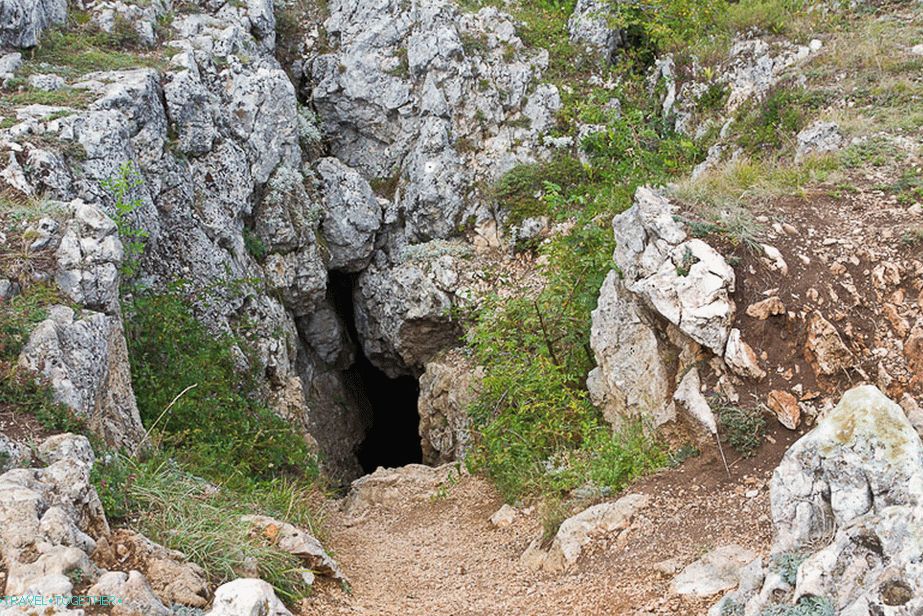Ulaz u pećinu Terpi Koba
