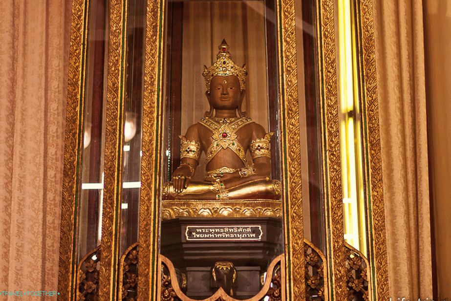 Iza sedam dvoraca skrivene statue Bude