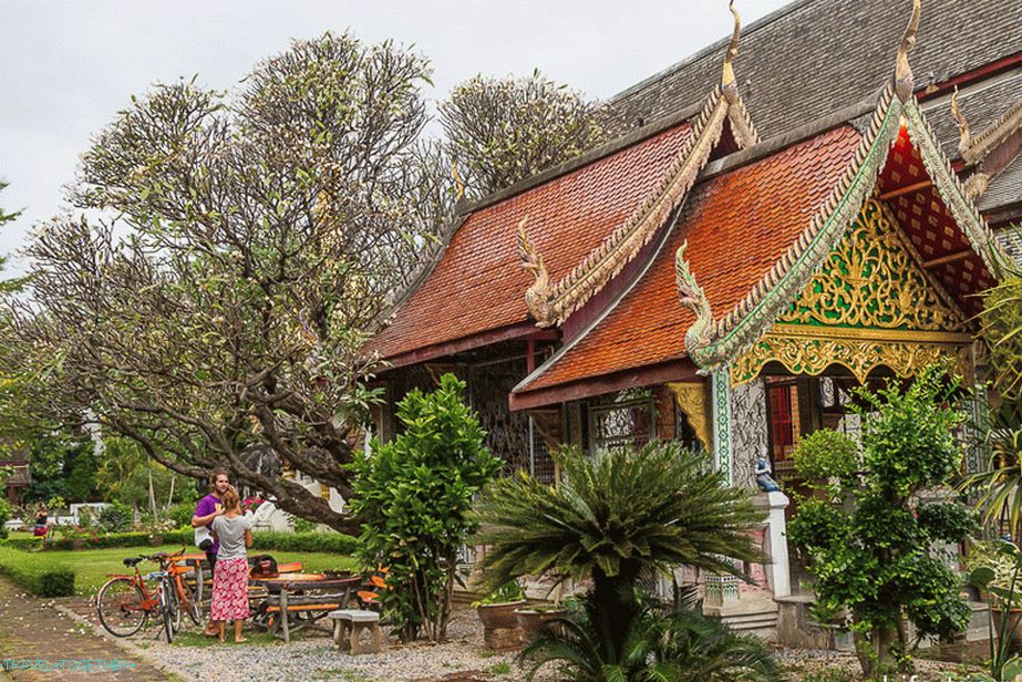 Oko Wat Chiang Man je veoma zelen.