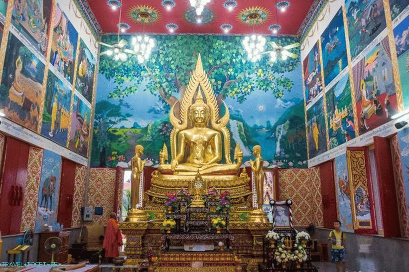 Play Lam Temple iznutra, zidovi su ukrašeni slikama Ramayane
