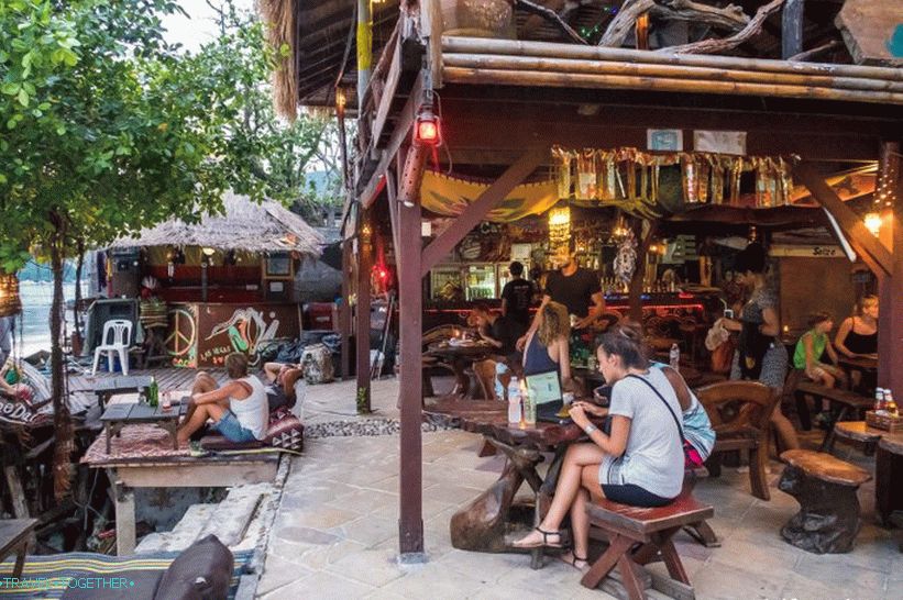 Cafe Carpe Diem na Phi Phi ostrvu i večernji show vatre