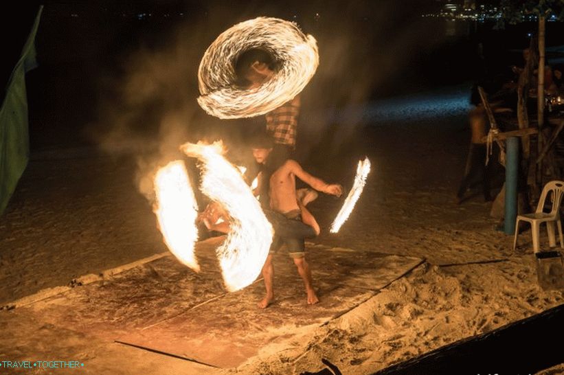 Cafe Carpe Diem na Phi Phi ostrvu i večernji show vatre