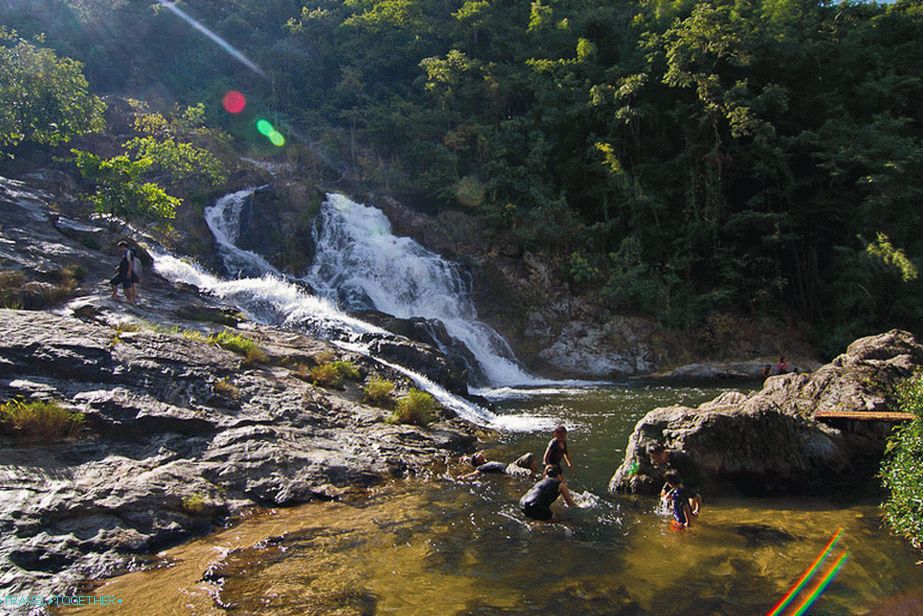 Jedan od koraka Khlong Nam Lai Fallsa
