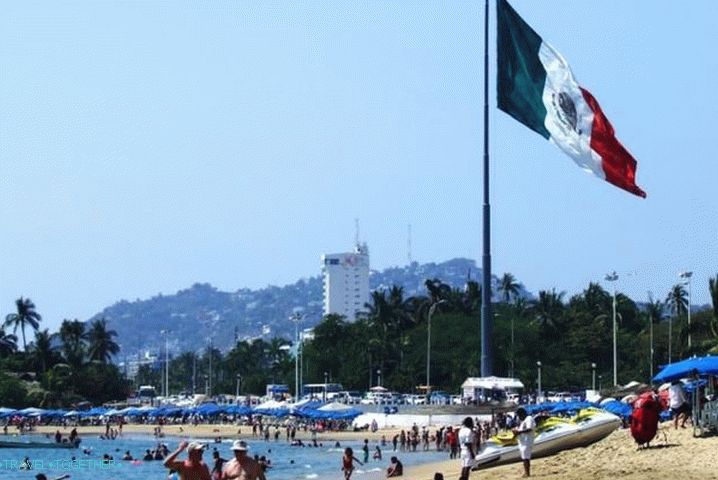 Mexico, Beach at Acapulco