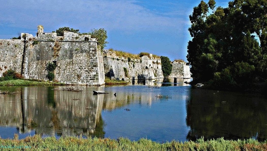 dvorac Ayia Mavra