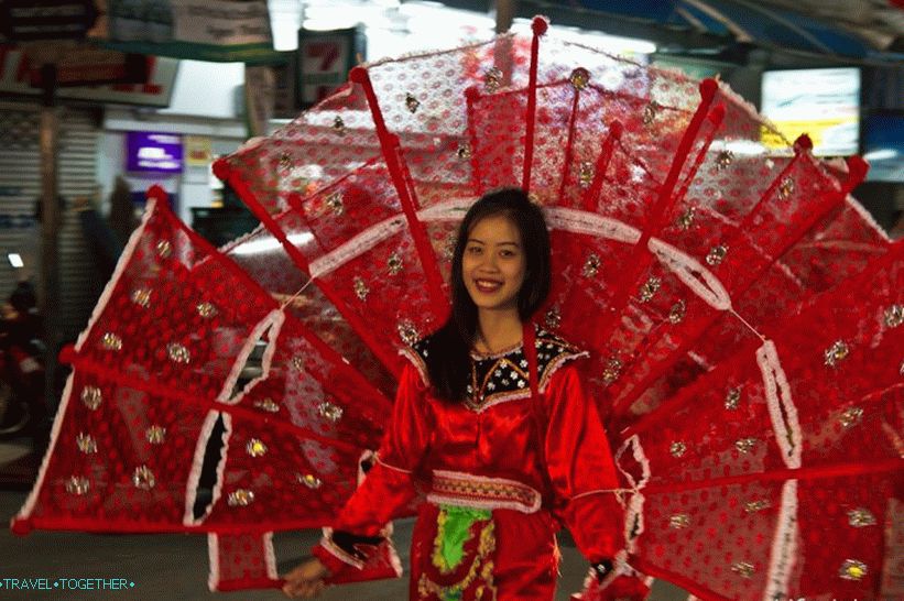 Festival Loy Kratong i Yipeng (15)