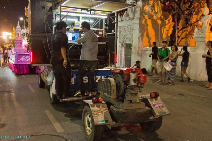 Festival Loy Kratong i Yipeng (17)