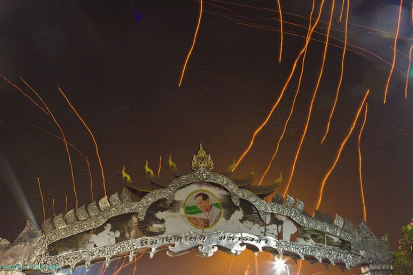 Festival Loy Kratong i Yipeng (31)