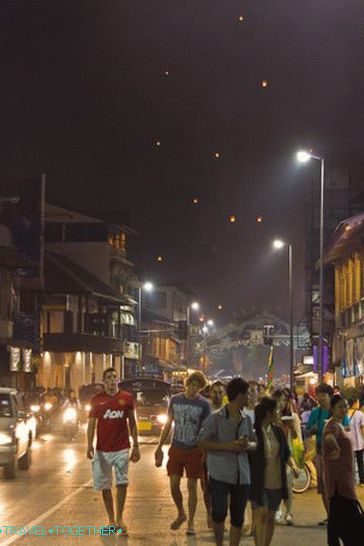 Festival Loy Kratong i Yipeng (33)
