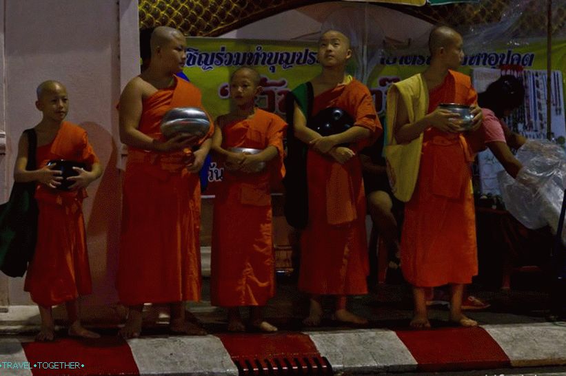 Festival Loy Kratong i Yipeng (11)