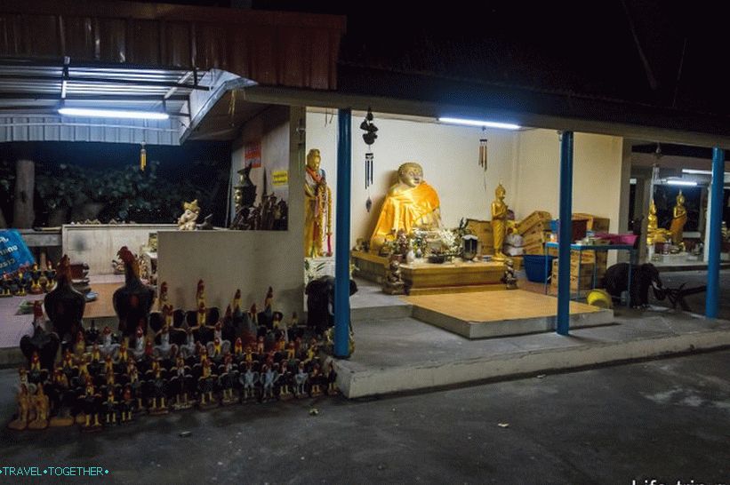 U hramu Wat Khao Phra Bat