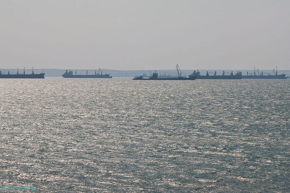 I samo brodovi podsjećaju na civilizaciju