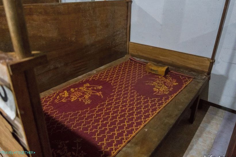 Moj drveni krevet sa otiračem