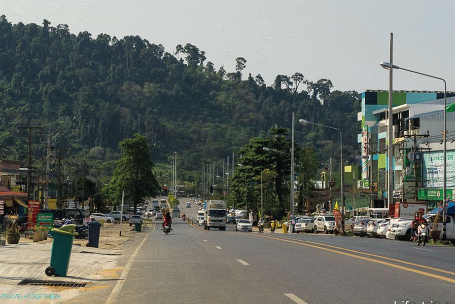Glavna ruta koja prolazi kroz Khao Lak