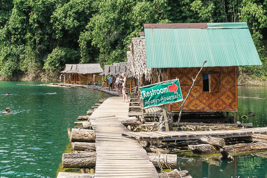 Kuće na vodi (rafthouse), toalet na kopnu