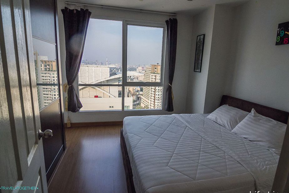 Velika spavaća soba s pogledom na Bangkok