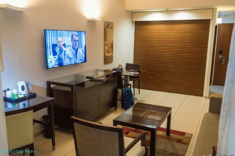 Minibar sa frižiderom je zapečaćen