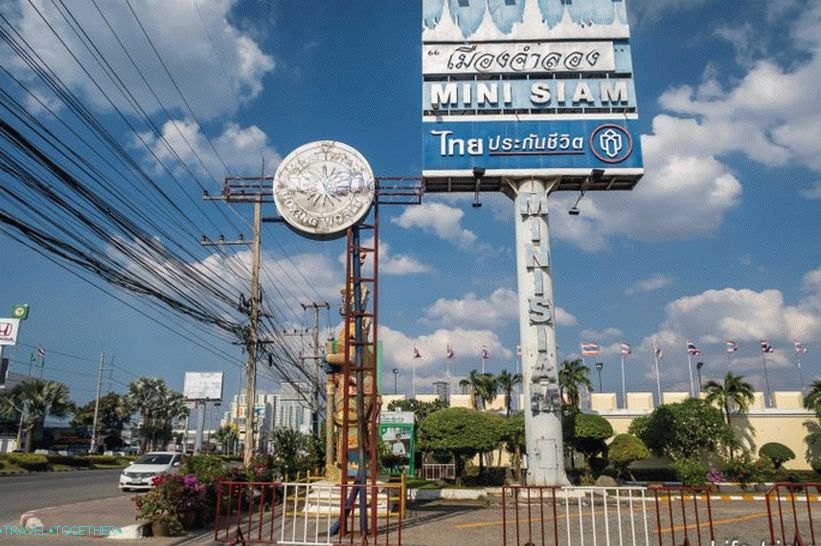 Mini Siam znak na Sukhumvit cesti