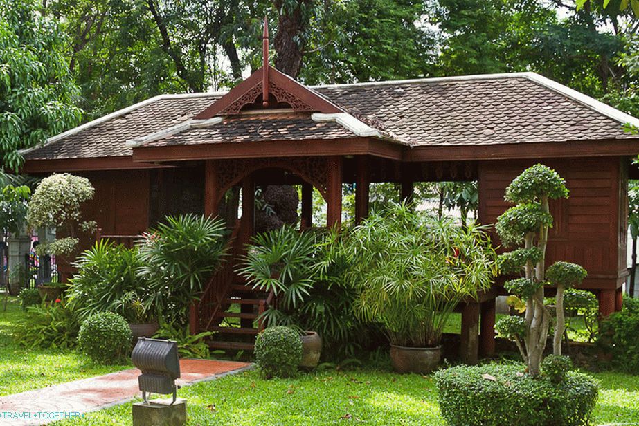Imitacija tajlandskog sela - male kuće u tajlandskom stilu