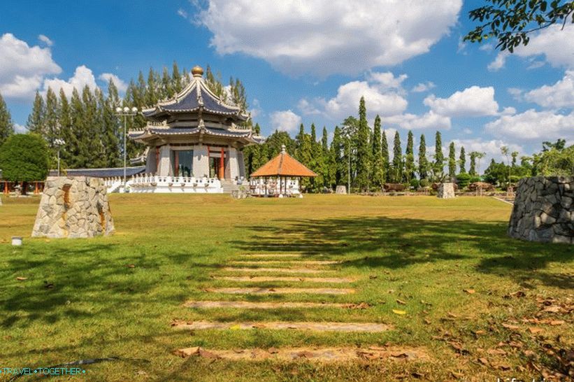 Park tri kraljevstva u Pataji - skup i skriven