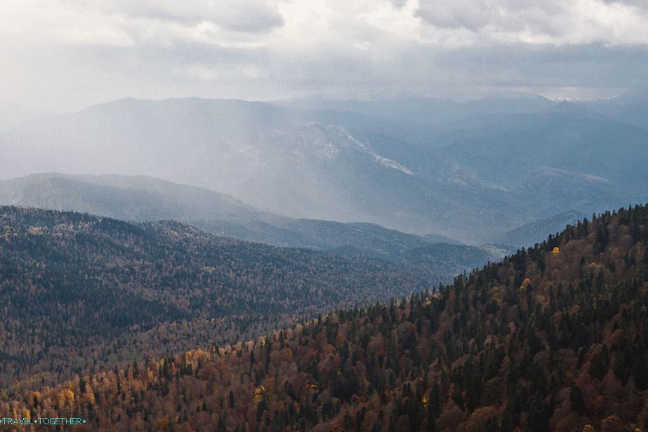 Pogled sa planine Lagonaki na susjedstvo