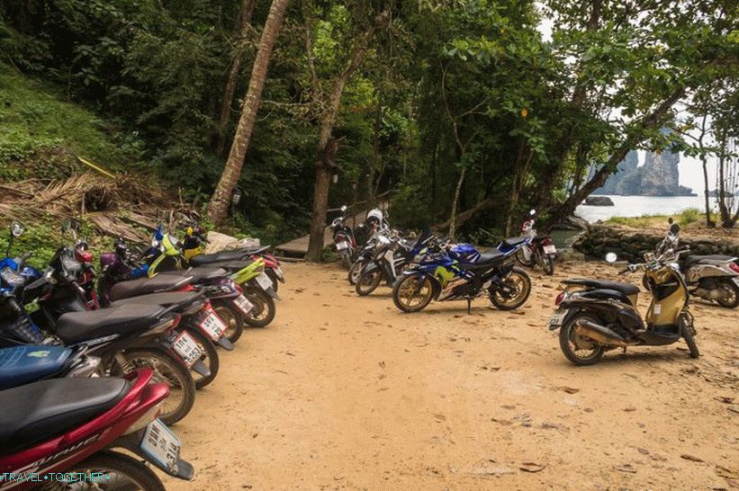 Parking se nalazi preko puta rijeke Ao Nang Beach