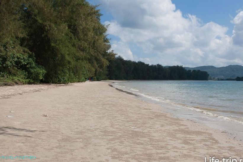 Pan Beach u Krabiu je duga i potpuno divlja