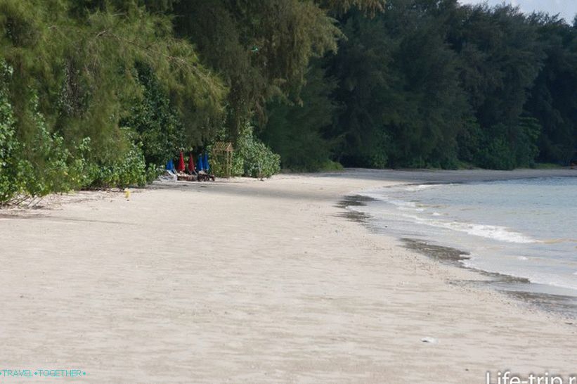 Pan Beach u Krabiu je duga i potpuno divlja