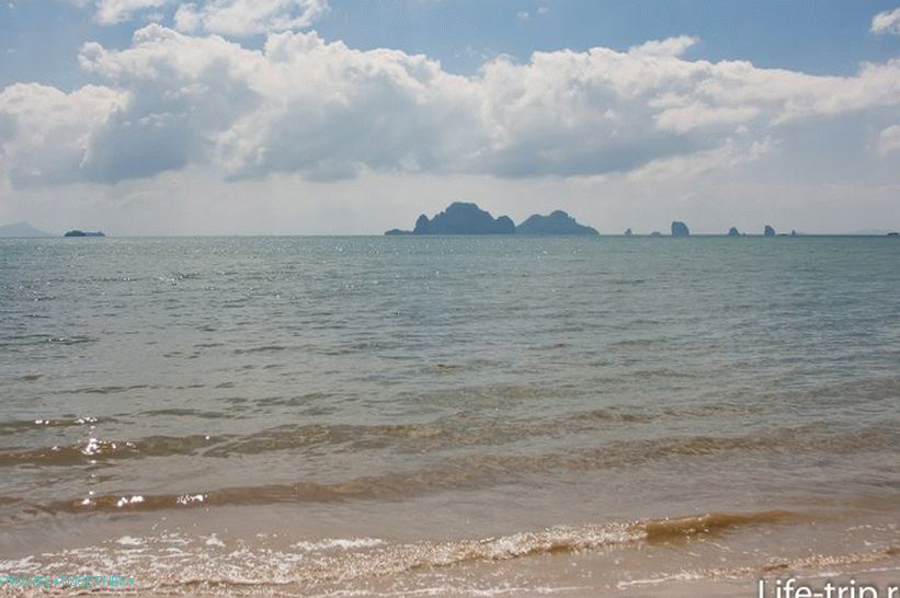 Pan Beach u Krabiu je duga i potpuno divlja