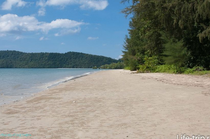 Pan Beach u Krabiu je duga i potpuno divlja