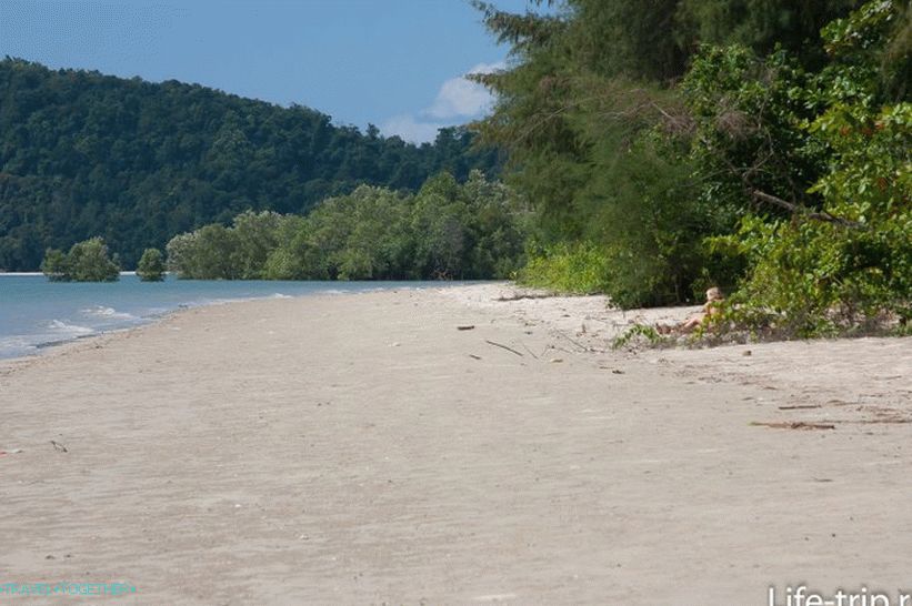 Pan Beach u Krabiu je duga i potpuno divlja