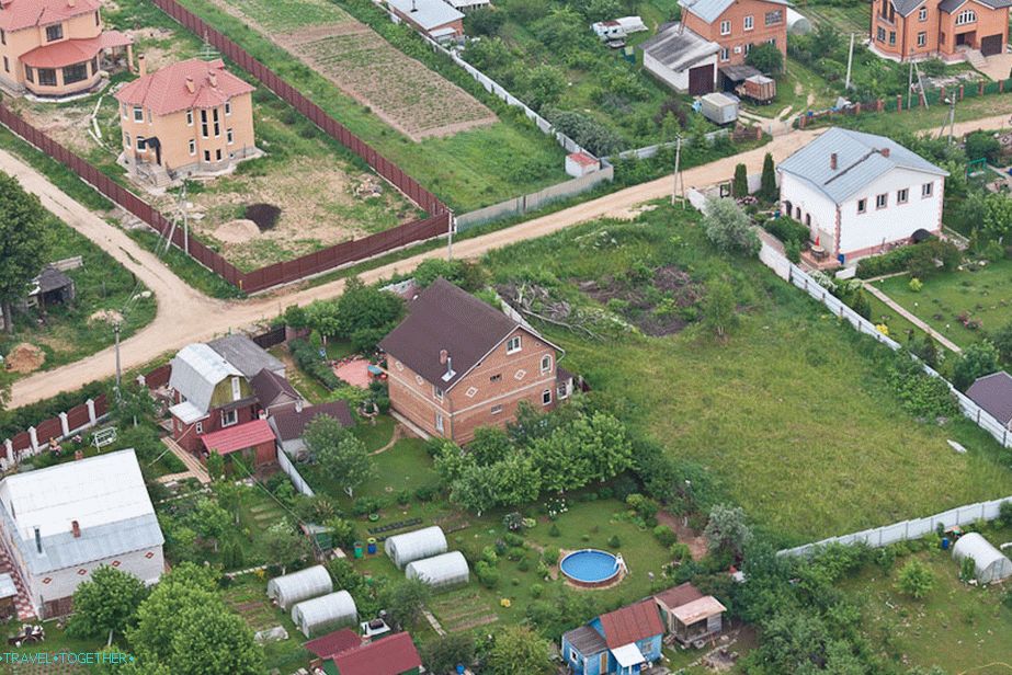 Jeste li ikada htjeli pogledati iza ograde?