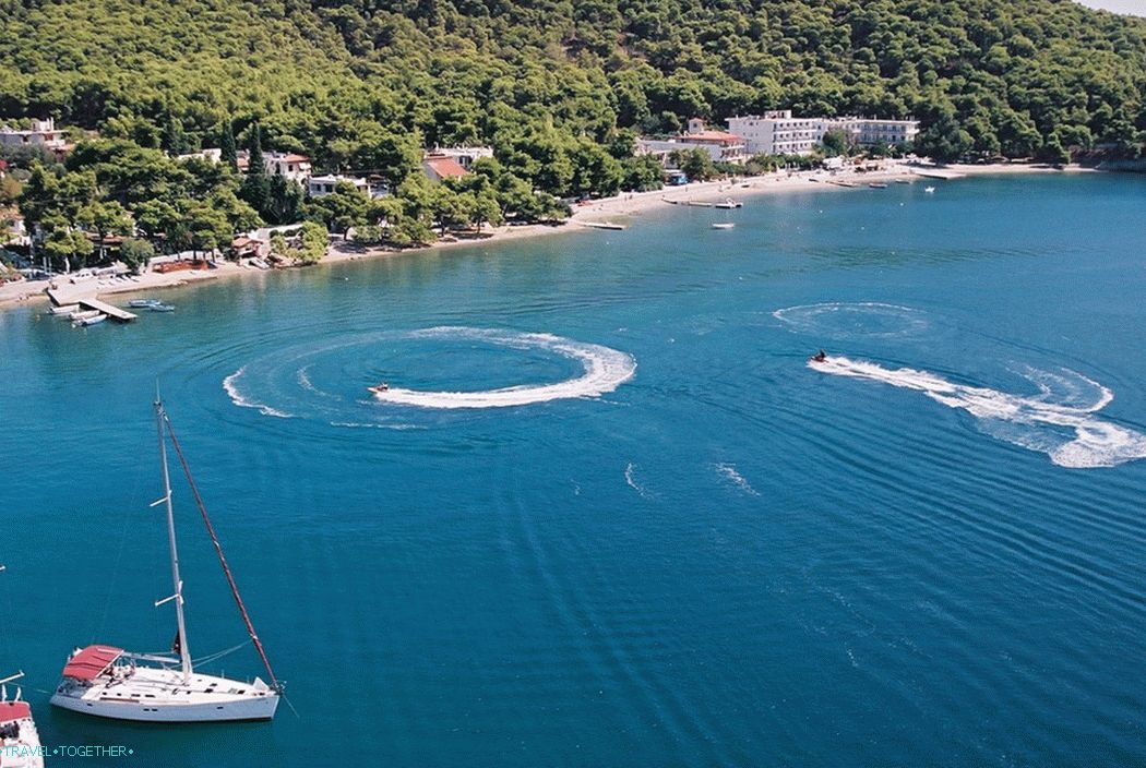 Poros. Znamenitosti i plaže spokojnog ostrva