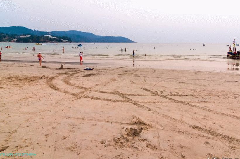 Plima na plaži Kata, Phuket