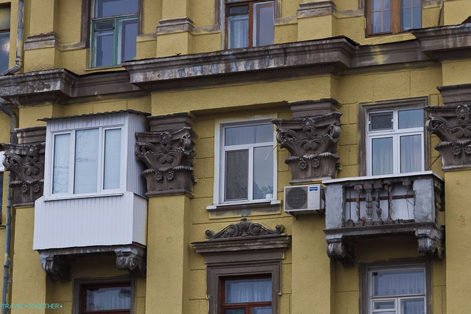 Plastična obloga nije posebno kompatibilna s ostatkom arhitekture