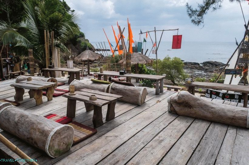 Rock Beach on Koh Lanta - bar na bazenu