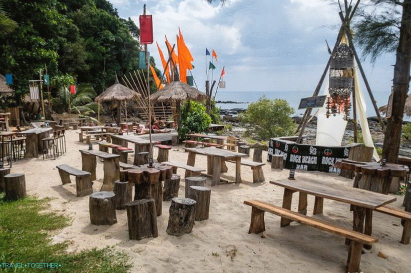 Rock Beach on Koh Lanta - bar na bazenu