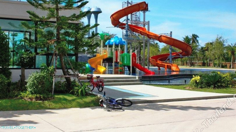 Vodeni park u ruskom selu u Pataji