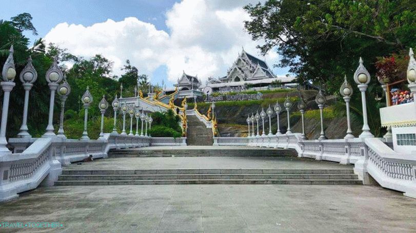 Bijeli hram Wat Kaew Ko Wararam u Krabi